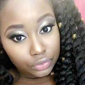 Meet your Posher, Nadia